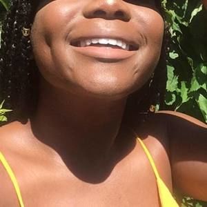 Meet your Posher, Dominique